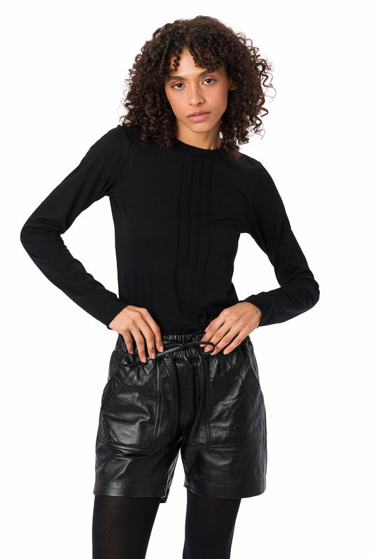 Suvi NYC Women's high waist real lambskin leather shorts.100 % quality Turkish leather. Luxurious, high-end, trendy, stylish.